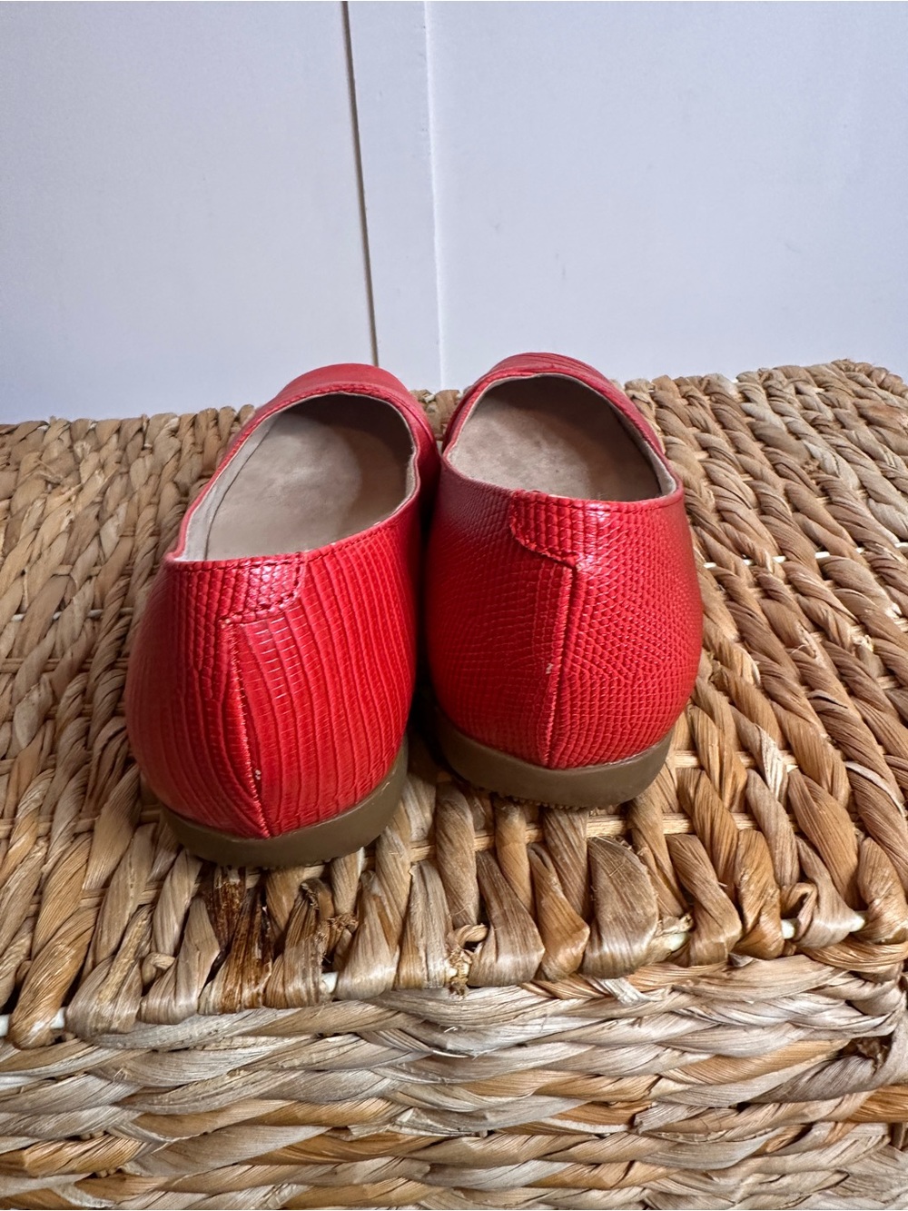 Cliffs by WHITE MOUNTAIN Red Textured Slip-On Ballet Flat size 8.5 - Picture 7 of 9